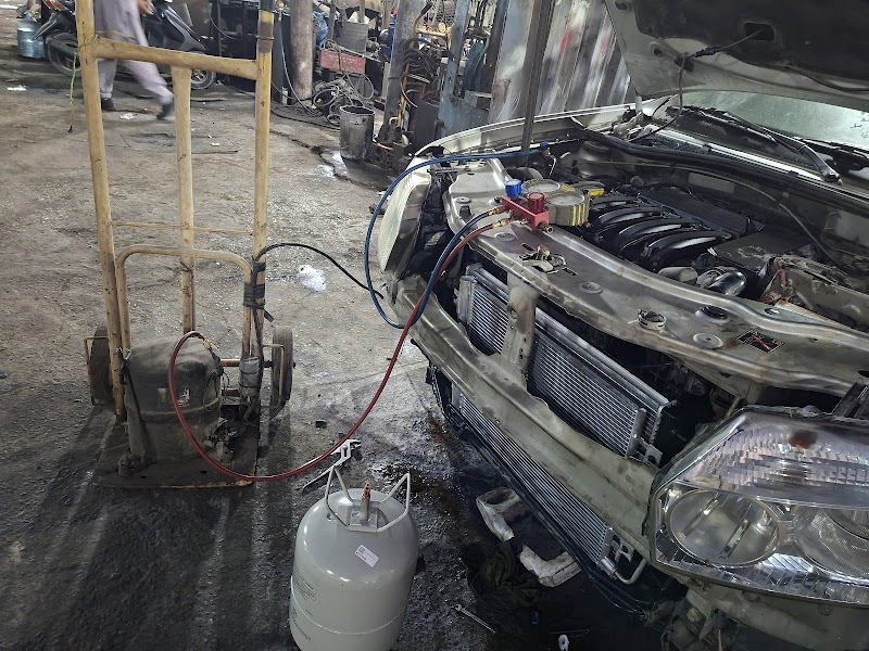 Fahrzeugreparaturdienste - Autobatteriereparatur | Dubai