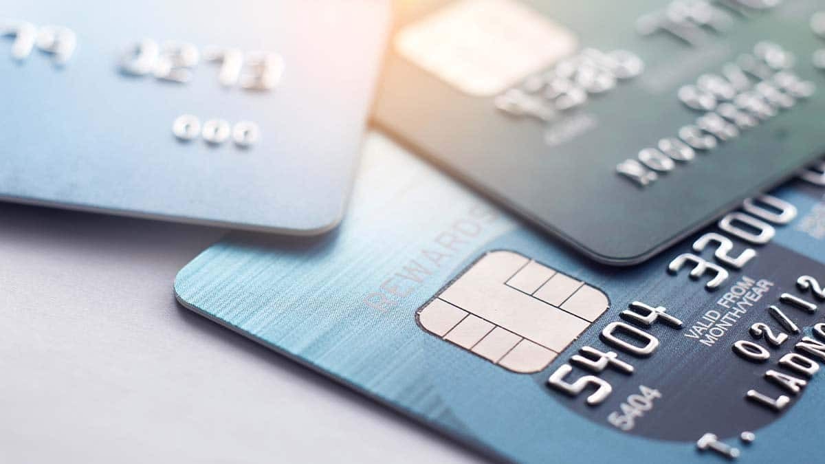 كيف تعمل بطاقة الدبيت؟