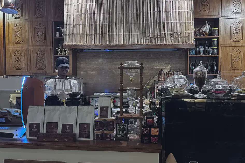دان کافه؛ کافهٔ اماراتی جوانی که سنت را با قهوهٔ امروزی پیوند می‌زند